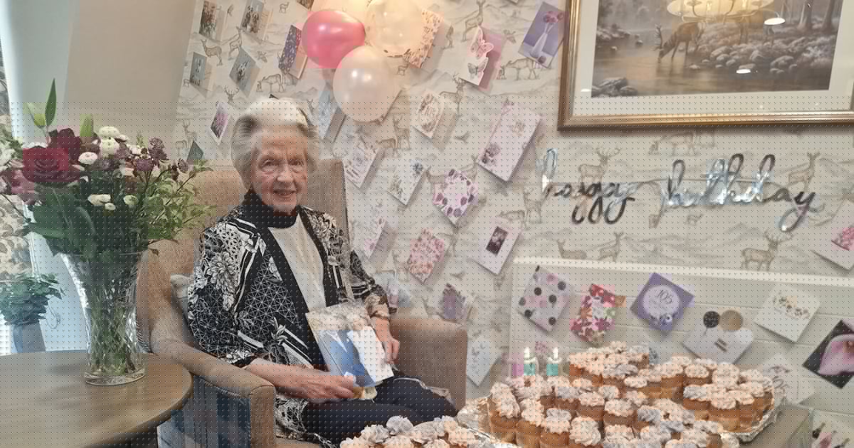 Centenarian marks 105th birthday in style with 105 cards from around the world