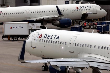 Abogada de Minnesota muere durante un vuelo de Delta rumbo a Londres tras quedarse dormida en el hombro de su madre
