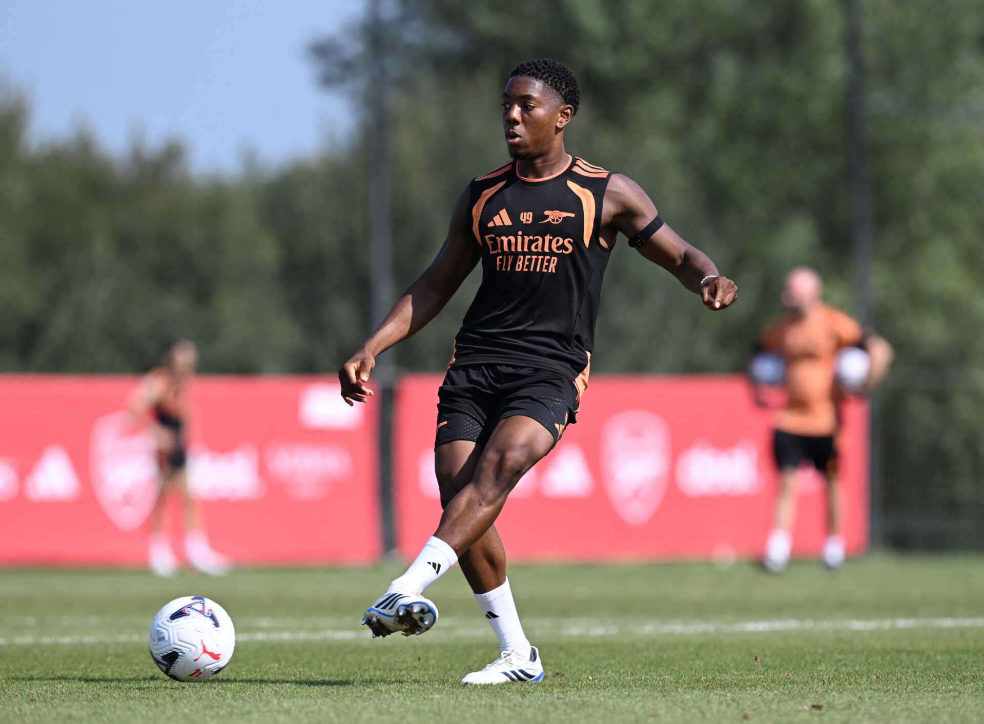 Man Utd target Myles Lewis-Skelly does not see his future at left-back, he is more 'natural' in midfield