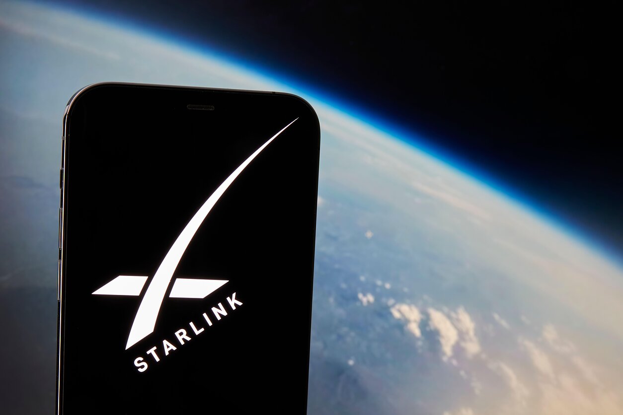 Varšuva reikalauja, kad Elonas Muskas atkurtų prieigą prie „Starlink“