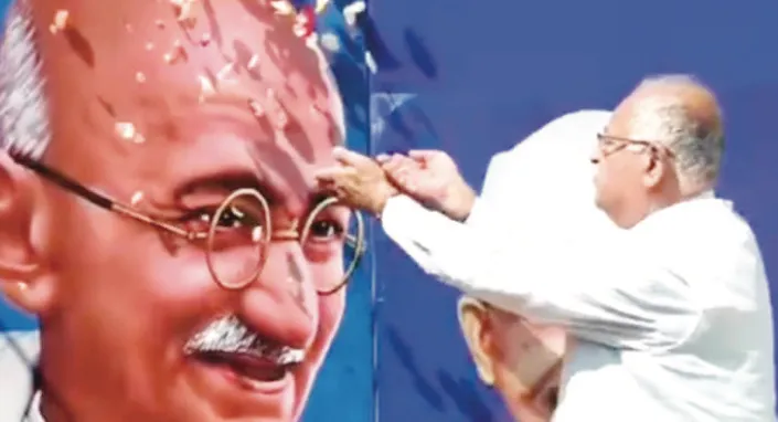 Karra, GA Mir pay homage to Mahatma Gandhi, Lal Bahadur Shastri