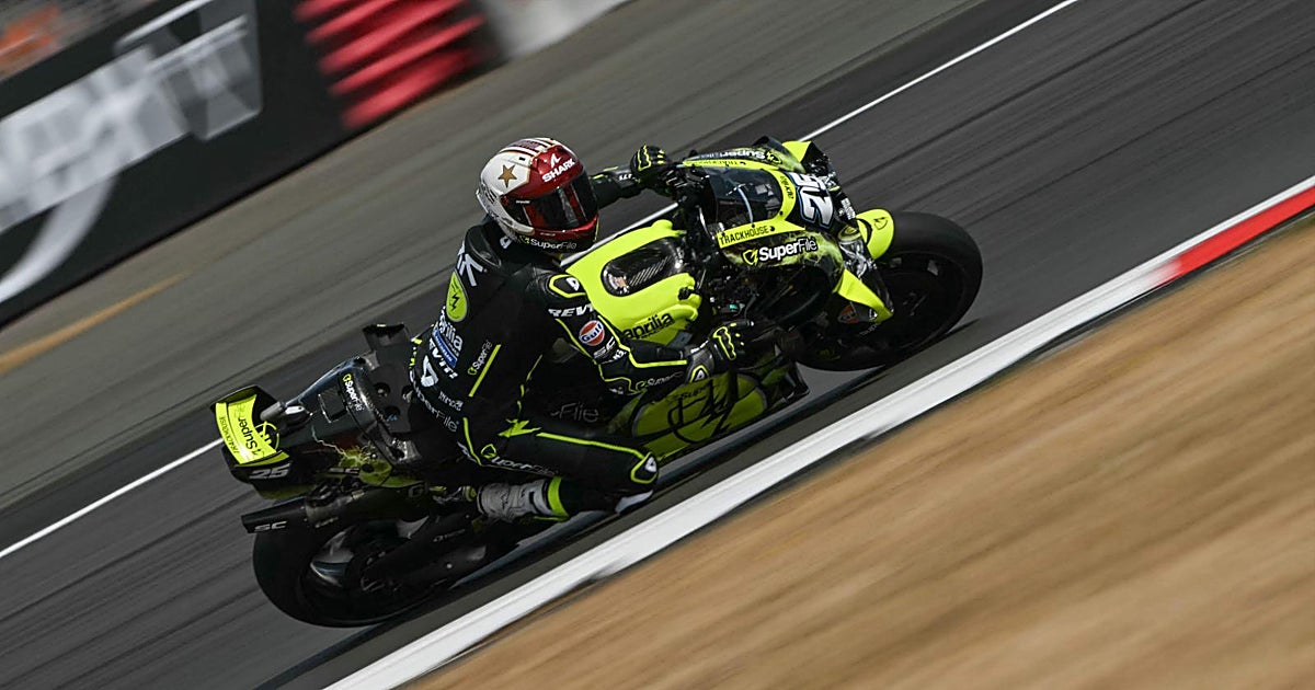 Raúl Fernández domina en el indómito Silverstone; Márquez sobrevive