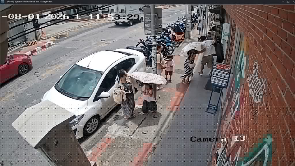 Chiang Mai Street Brawl!! Chinese Tourists and Local Clash on Tha Phae Road