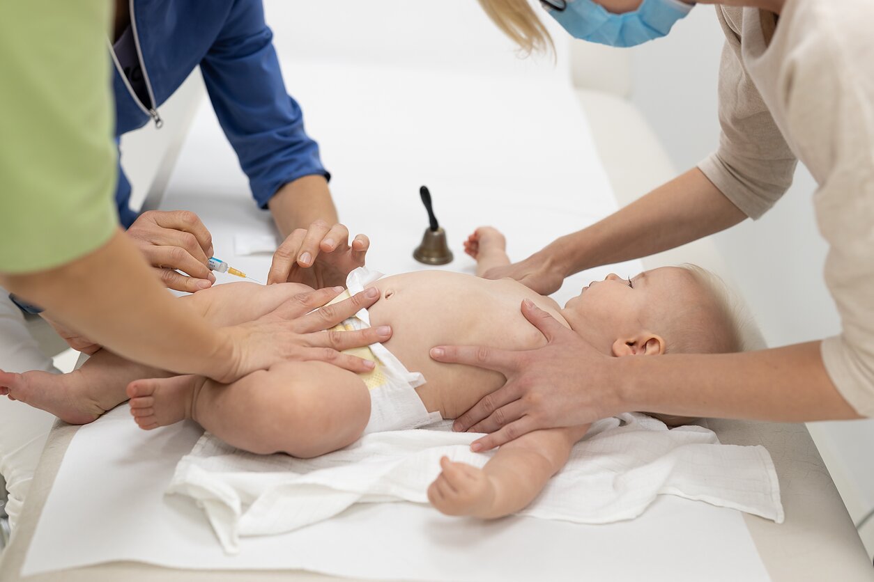 Specialistai ragina skiepyti vaikus nuo meningokoko: skiepai sumažina mirties riziką