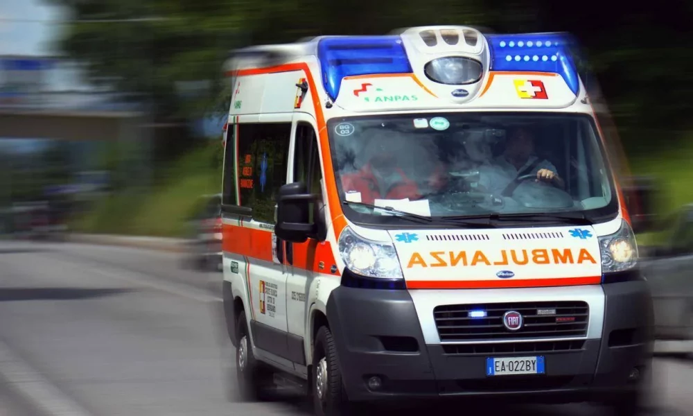 Foggia, furgone con braccianti si ribalta: un morto e otto feriti