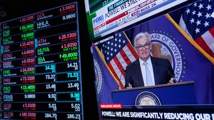 Wall Street Beragam Setelah The Fed Tahan Suku Bunga