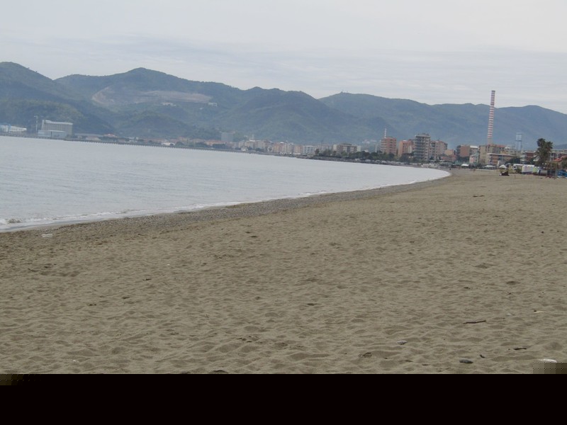 Fotografa donne in spiaggia di nascosto: "Non si può andare al mare tranquille. Fate attenzione"