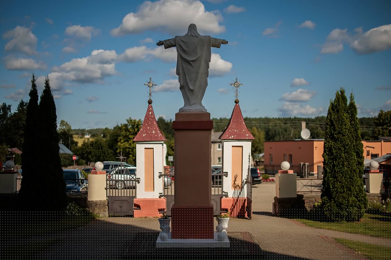 Kalesninkų gyventoja apie kaltinimus kunigui: kirto per pasitikėjimą religija ir bažnyčia