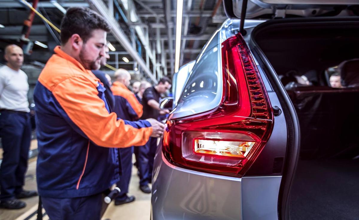 Export, -17% verso gli Usa. Veronesi, è allarme dazi: "Stati Uniti insostituibili. Bisogna tornare a trattare"