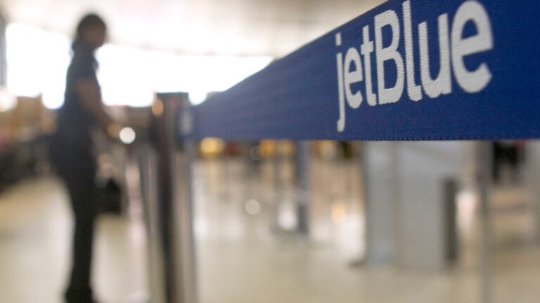 Snag one-way fares for as low as $54 during JetBlue’s fall travel flash sale