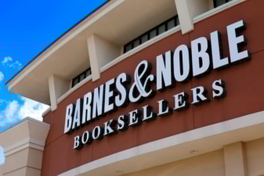Emmy and Golden Globe Winner Tony Shalhoub to host book signing at Green Bay Barnes & Noble