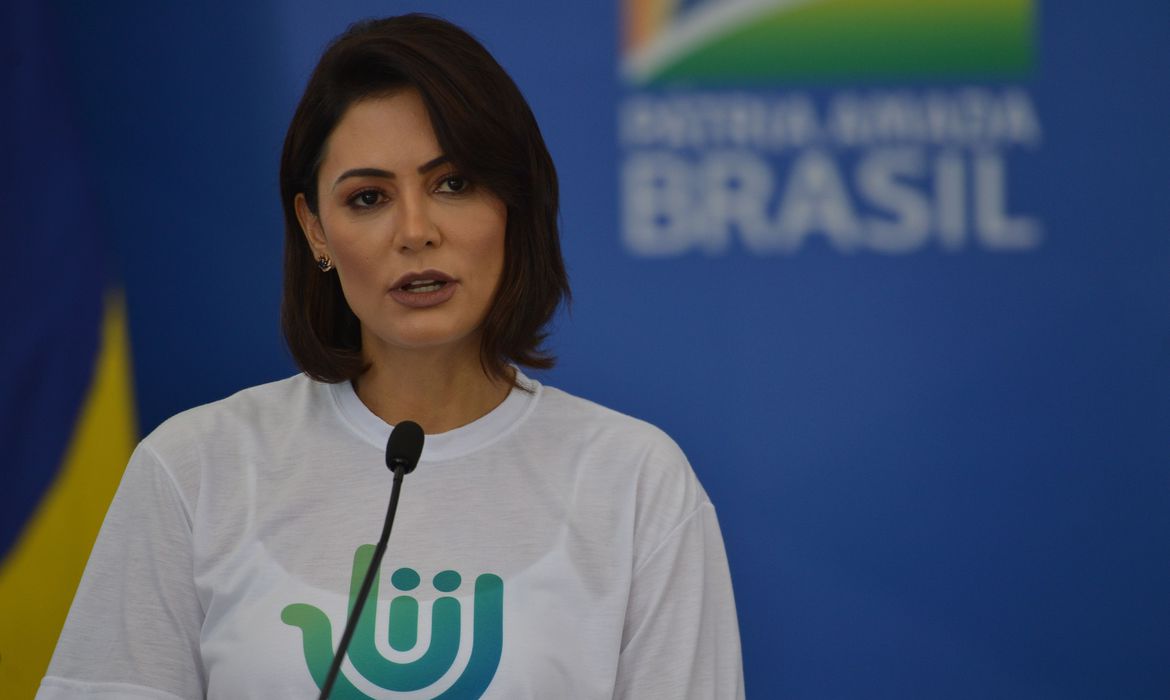 Michelle Bolsonaro (PL) publica vídeo em que sugere reconciliação com Flávio: ‘Te desculpo’