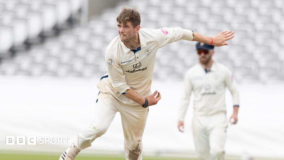 All-rounder Thomson to leave Derbyshire