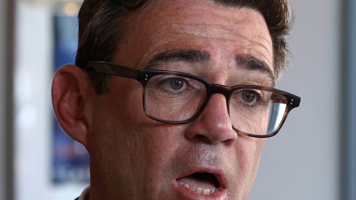 Andy Burnham to hold Cobra meeting as UK faces national extreme heat 'emergency'