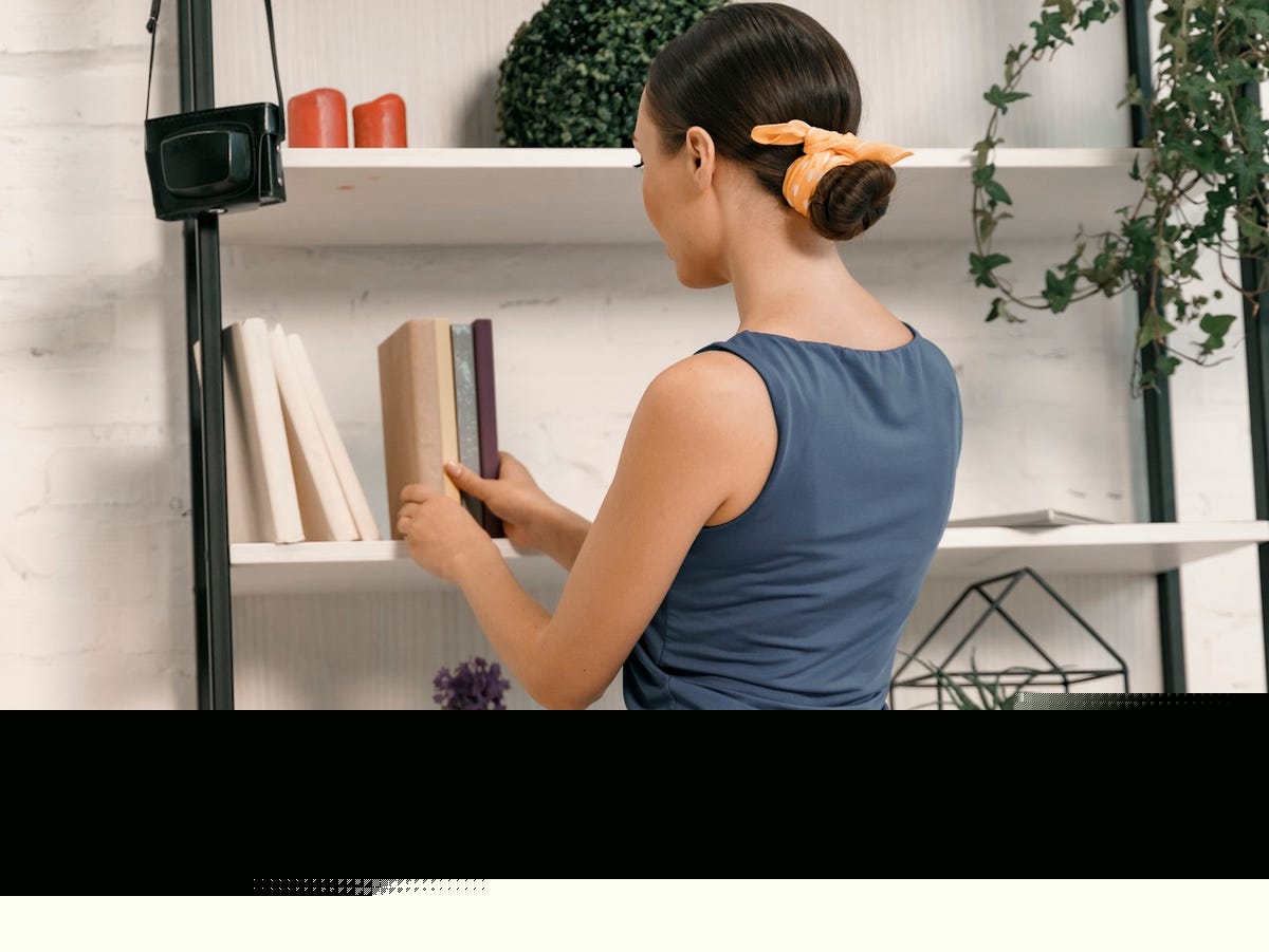10 Bookshelf Styling Mistakes Designers Want You to Avoid