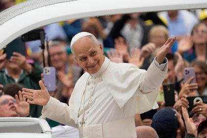 Pope questions those against abortion but in favor of execution