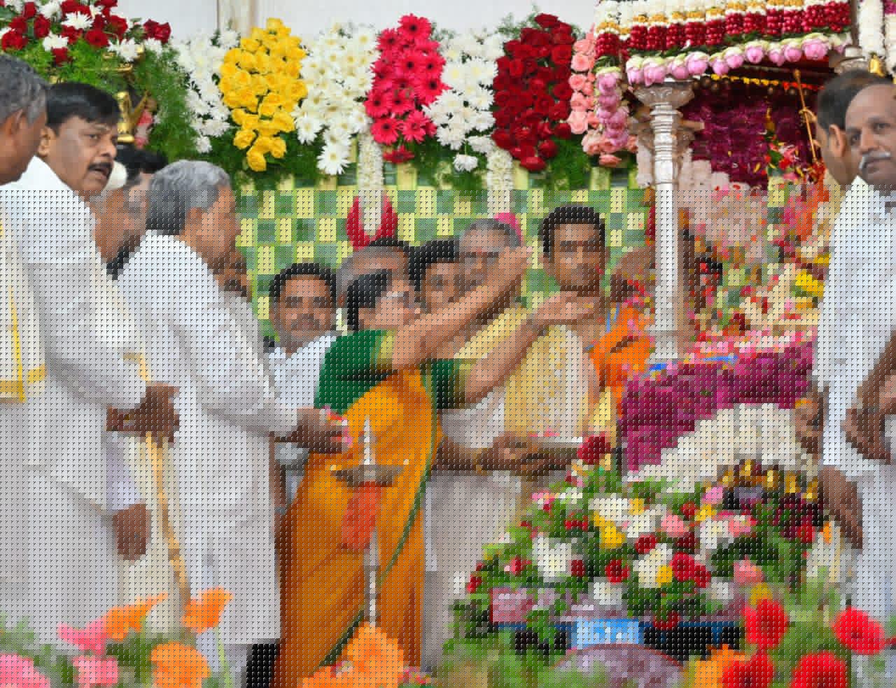 Booker Prize-Winning Writer Banu Mushtaq Inaugurates Dasara Festival in Mysuru