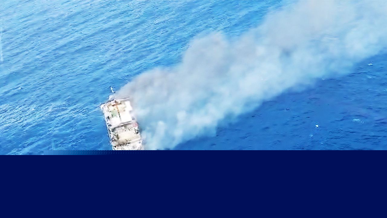 Fähre vor Bali steht in Flammen: 131 Menschen an Bord