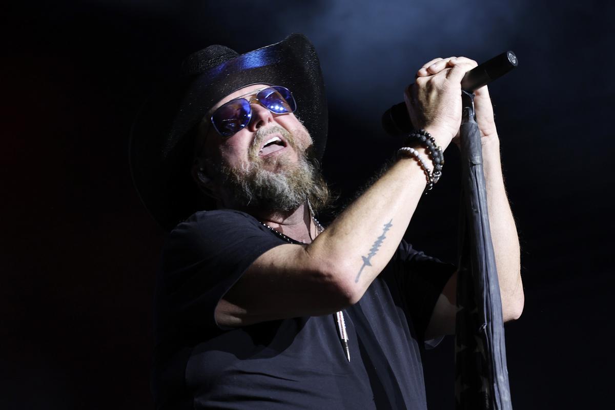 Colt Ford Injured as Tour Bus Crashes: See the Picture