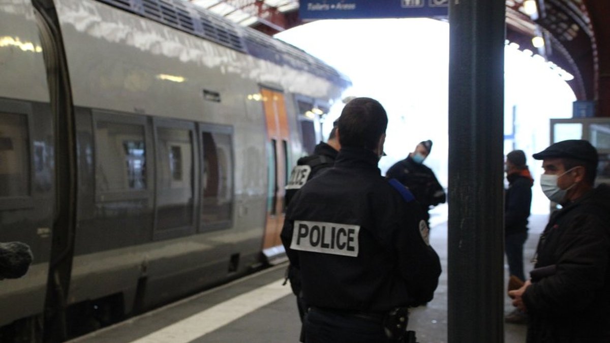 Train Paris – Toulouse immobilisé : des centaines de passagers bloqués dans l’attente de l’interpellation d’un voleur