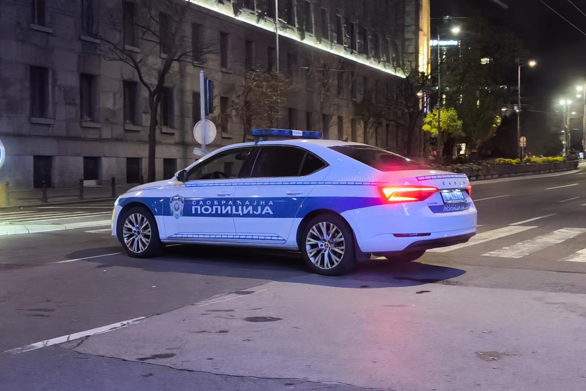 Izbodena devojka u centru Beograda! Horor posle ponoći, tinejdžerka hitno prebačena u Urgentni centar