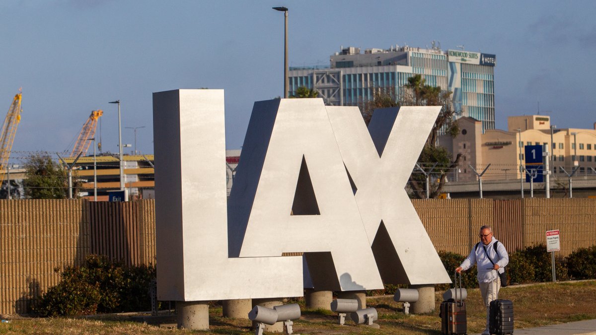 Passenger dies after medical distress mid-flight on LAX-bound plane