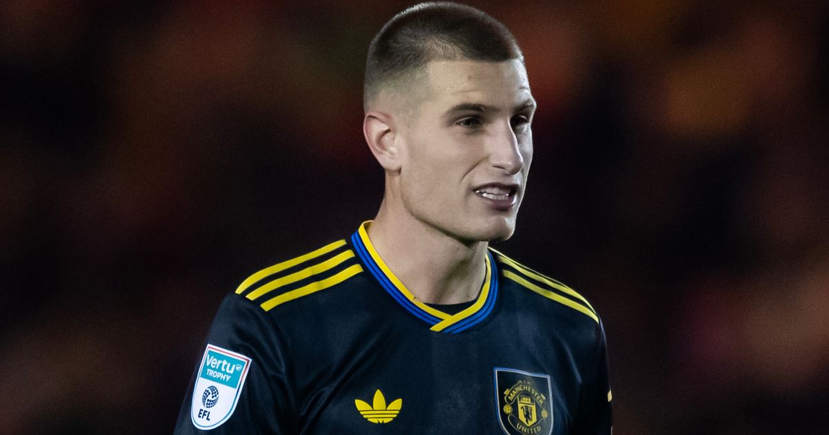 Manchester United defender in talks to leave before January transfer deadline