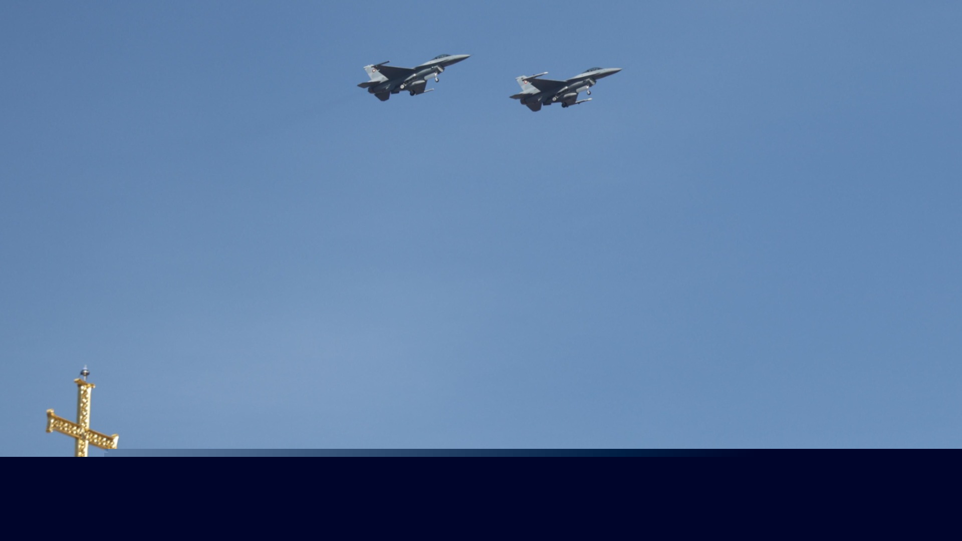 След сигнал за въздушна тревога: Румъния вдигна два изтребителя F-16