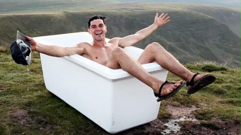 Influencer apologises for leaving bathtub on mountain