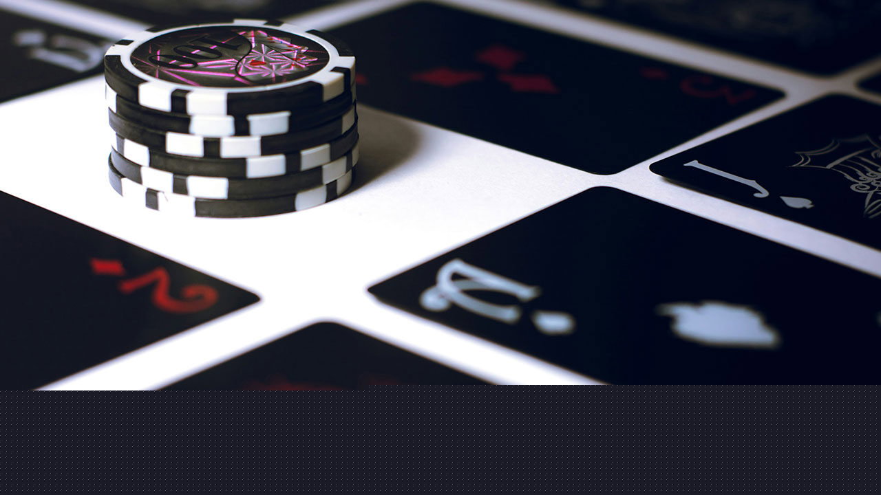 Why Online Card Games Are Looking to Video Games for Inspiration