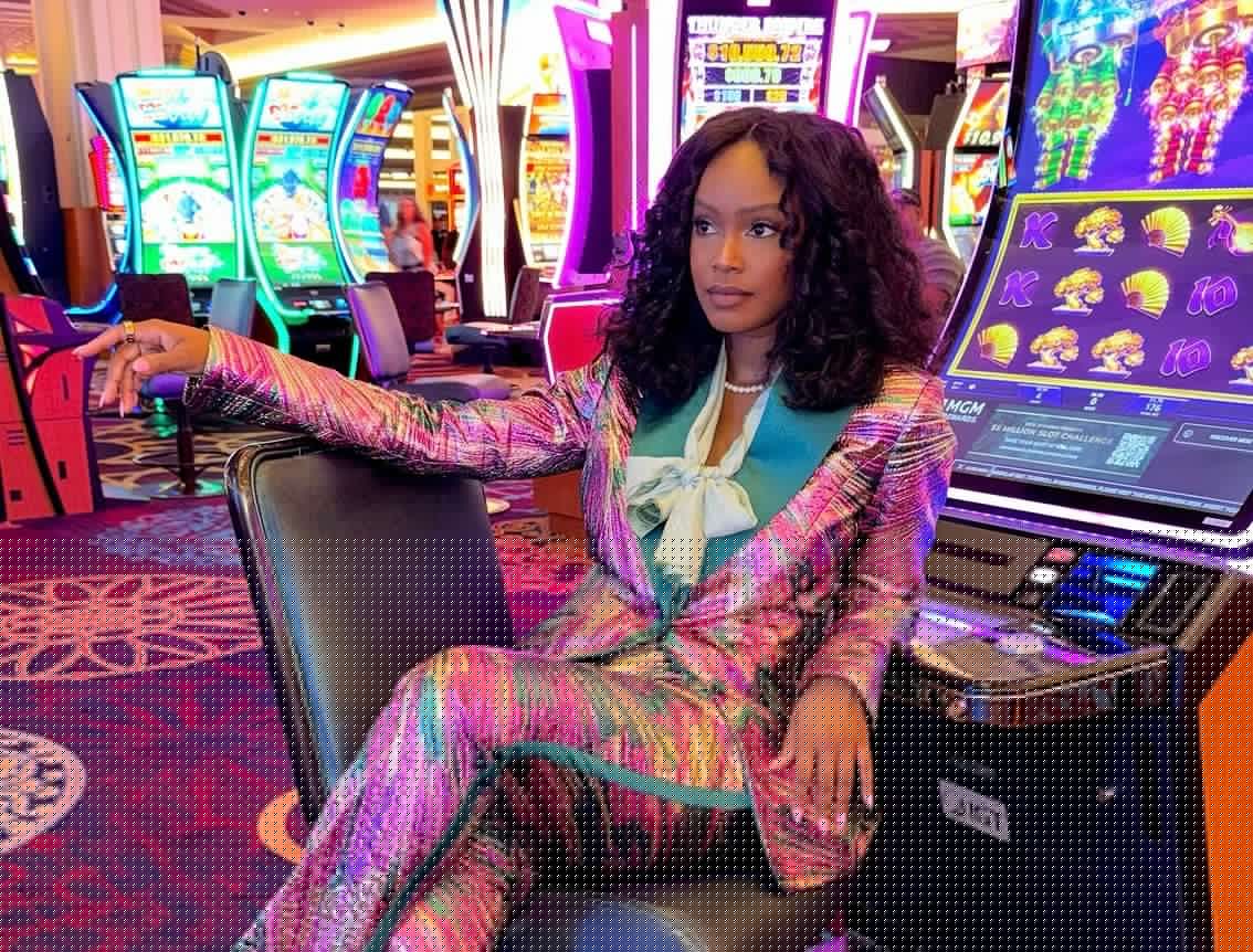 Always Bet On The K’s! A Pretty Gallery Of Mirror-Mesmerizing AKAs Who Painted Vegas Pink & Green At The 72nd Boule