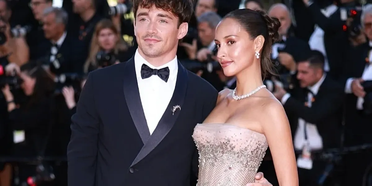 Charles Leclerc dhe gruaja e tij Alexandra presin një fëmijë: Ajo tregoi barkun e saj shtatzënë me bikini