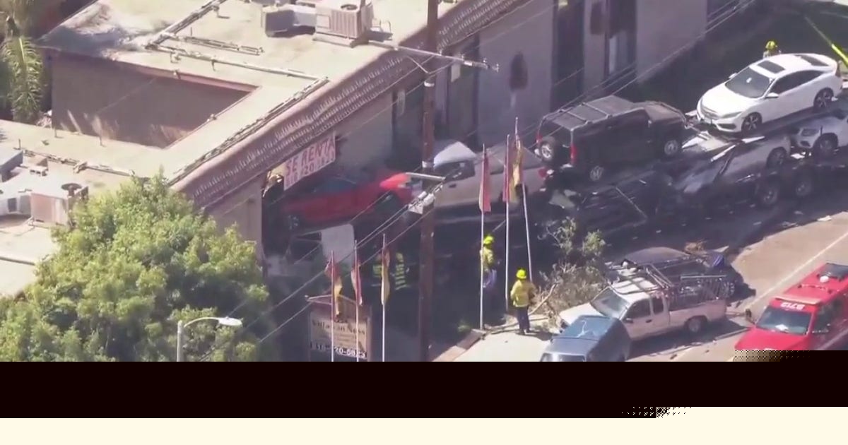 Tow truck crashes into apartment in Panorama City