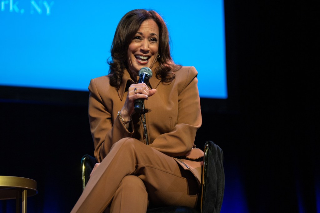 Former Vice President Kamala Harris gives message of hope during book tour stop in Los Angeles