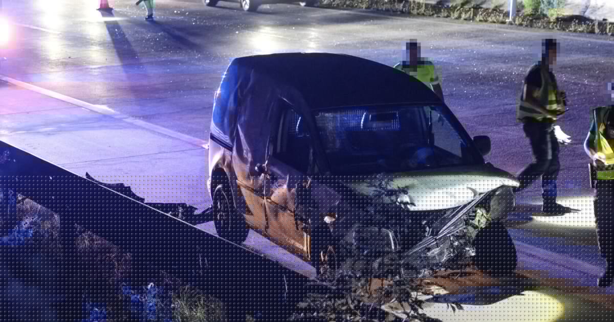 Auf der Autobahn - 26-Jähriger überschlug sich mit Kleintransporter