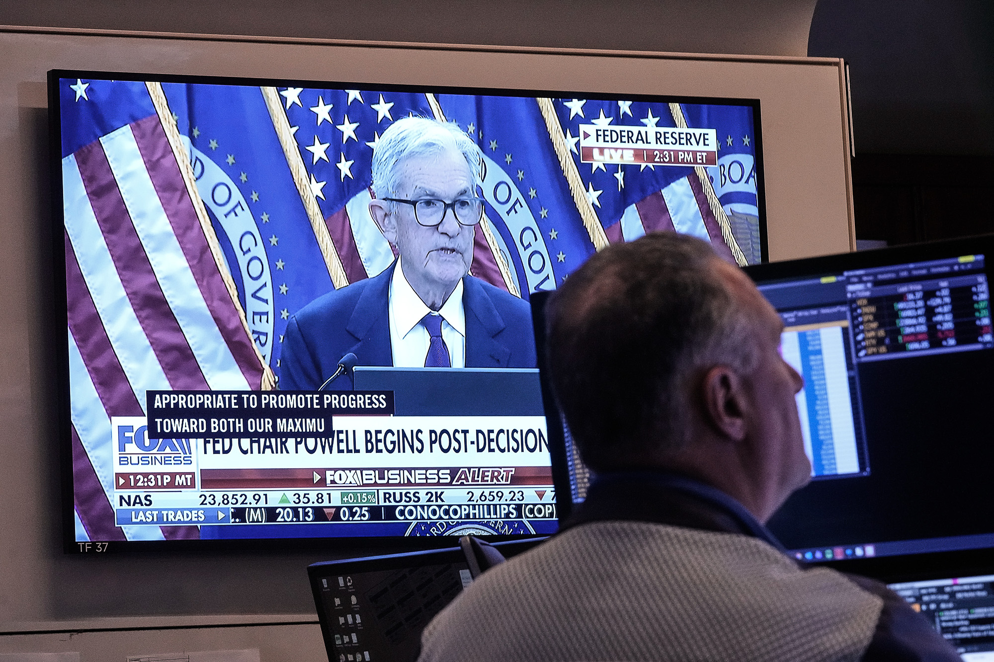 Trump Criticizes Fed After Interest Rates Remain Unchanged