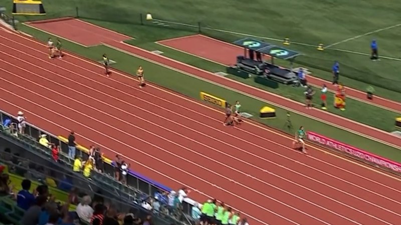Aussies win relay silver