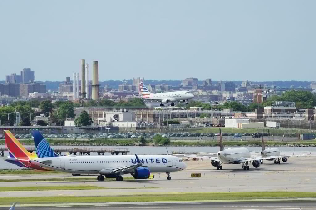 Airline Rebates Could Reach $5.7 Billion After Upper C-Band Auction