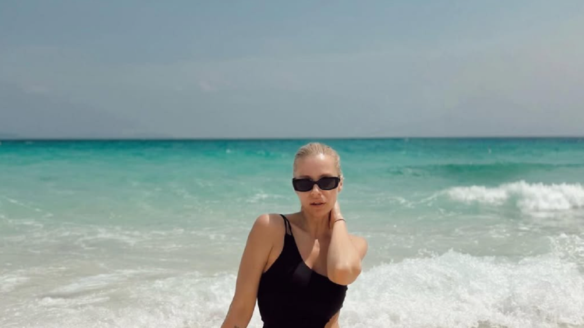 "Da li je prikladna ova fotografija u kupaćem s obzirom na to da uskoro punim 41. godinu i imam dvoje dece?": Nataša Bekvalac odgovorila sestri Kristini  psovkom - svi u šoku!