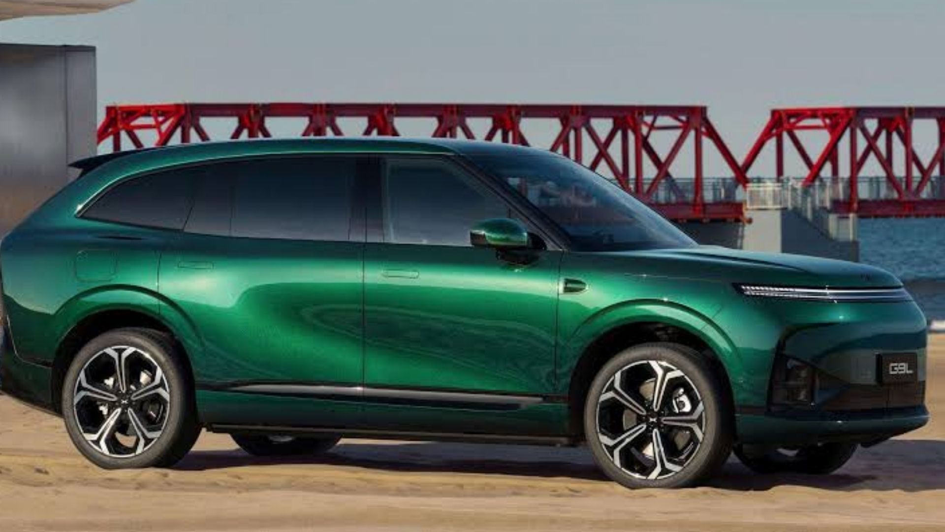Xpeng G9L: il SUV elettrico che ricarica 450 km in 9 minuti