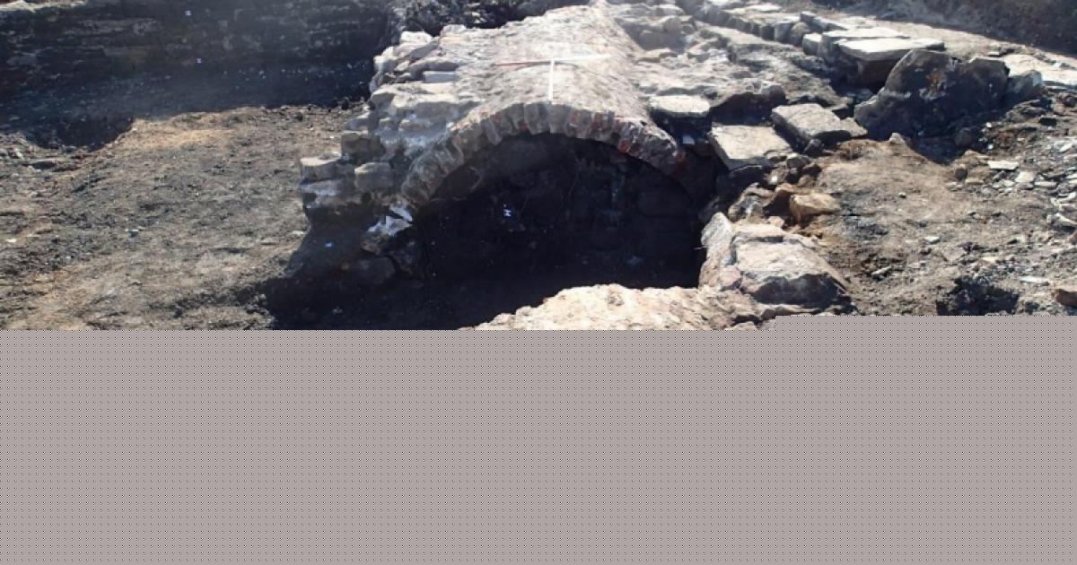 18th-century glassworks with 22-metre tunnel uncovered at Aldi site