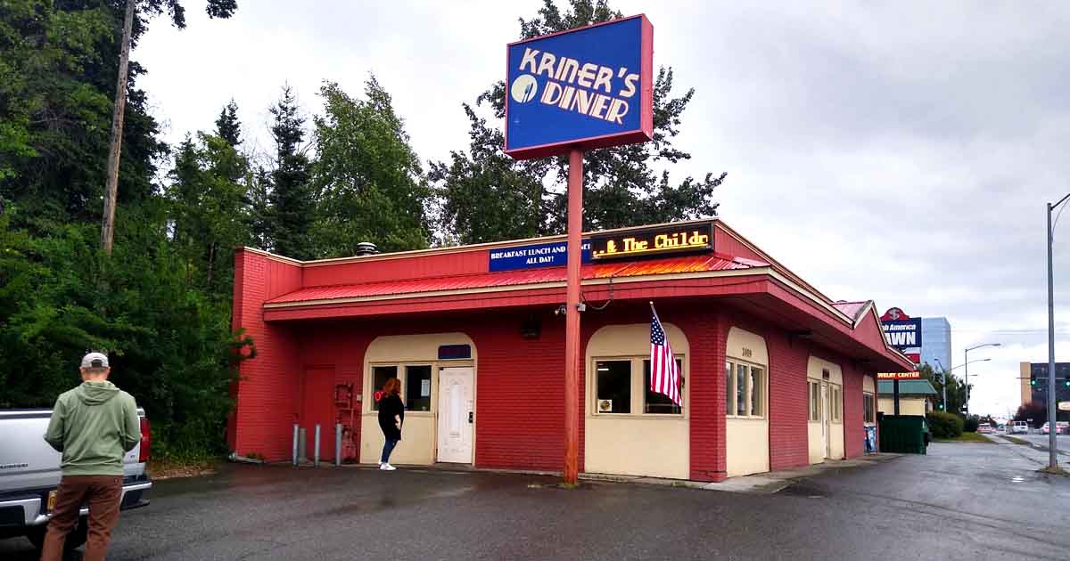 The Cinnamon Rolls At This Homey Diner In Alaska Are So Good, You’ll Dream About Them All Week