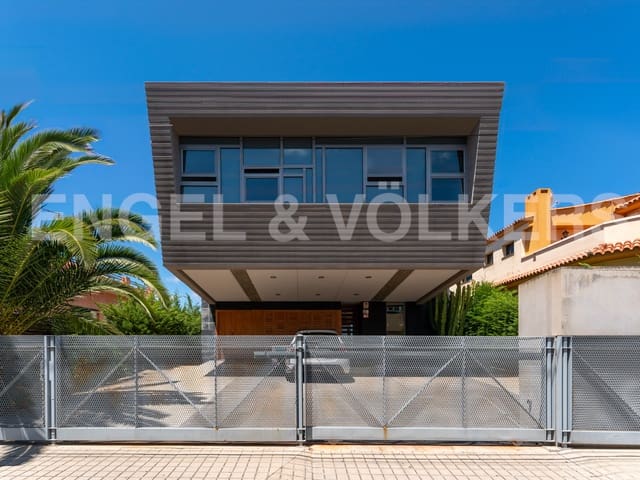 5 bedroom Villa for sale in Las Palmas de Gran Canaria – € 680,000