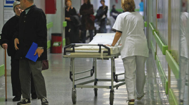 Brescia, aggredisce infermiera del pronto soccorso, 51enne arrestata