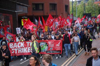 ‘We are here for our city, we won’t let you down, we will win!’ – Birmingham binworkers strike leader Mike Masters tells 3,000-strong rally