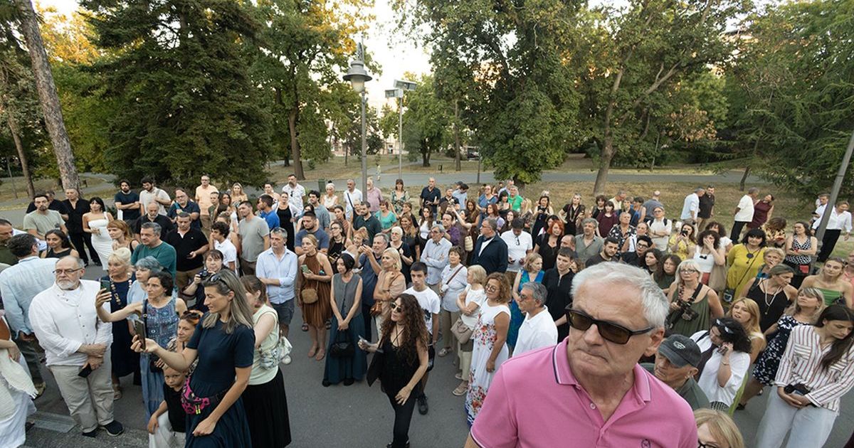 U „Cvijeti” preko 200 autentičnih stvaralaca: Otvorena međunarodna izložba „Otisak umetnika“