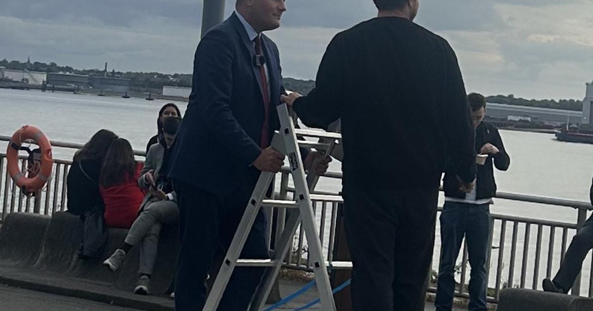 Ilford MP spotted on ladder for viral TikTok series