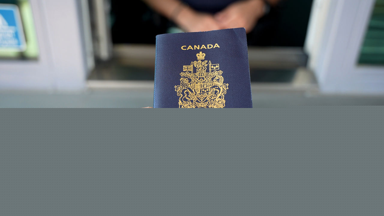 Online Canadian passport renewal service expands