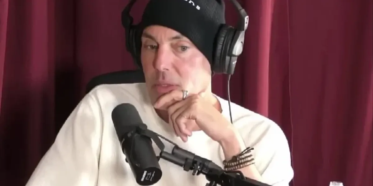 Vëllai i Angelina Joliet zbulon se është gej pas divorcit: Isha i fiksuar pas princeshave të Disney-t