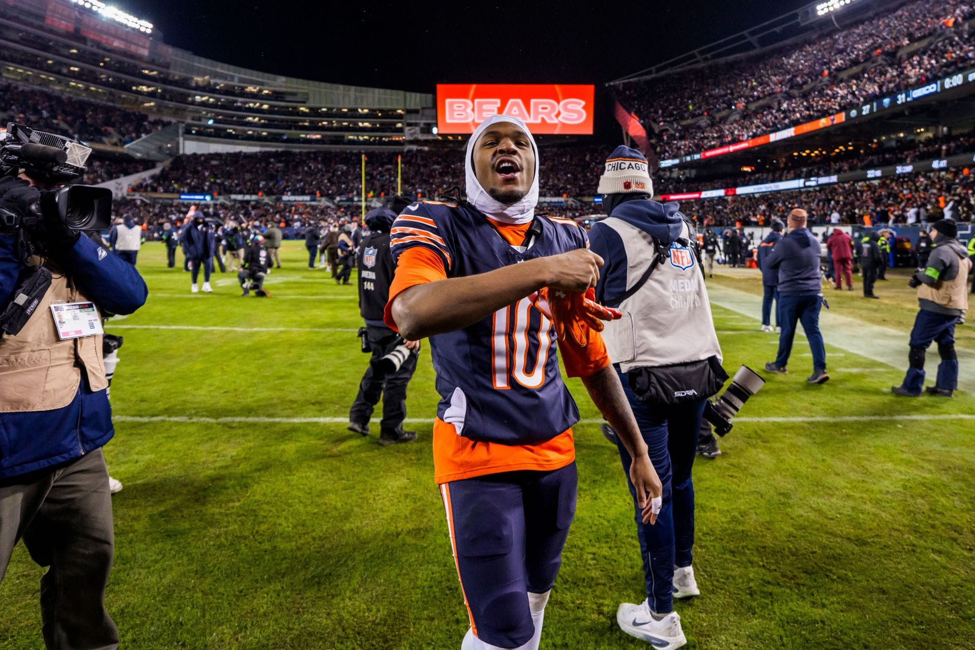 “Madden curse happening to Bears” “Shut down training camp”: NFL fans react as Luther Burden III set to miss time over groin injury